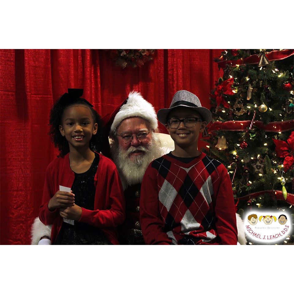 Brother_and_sister_visiting_Santa