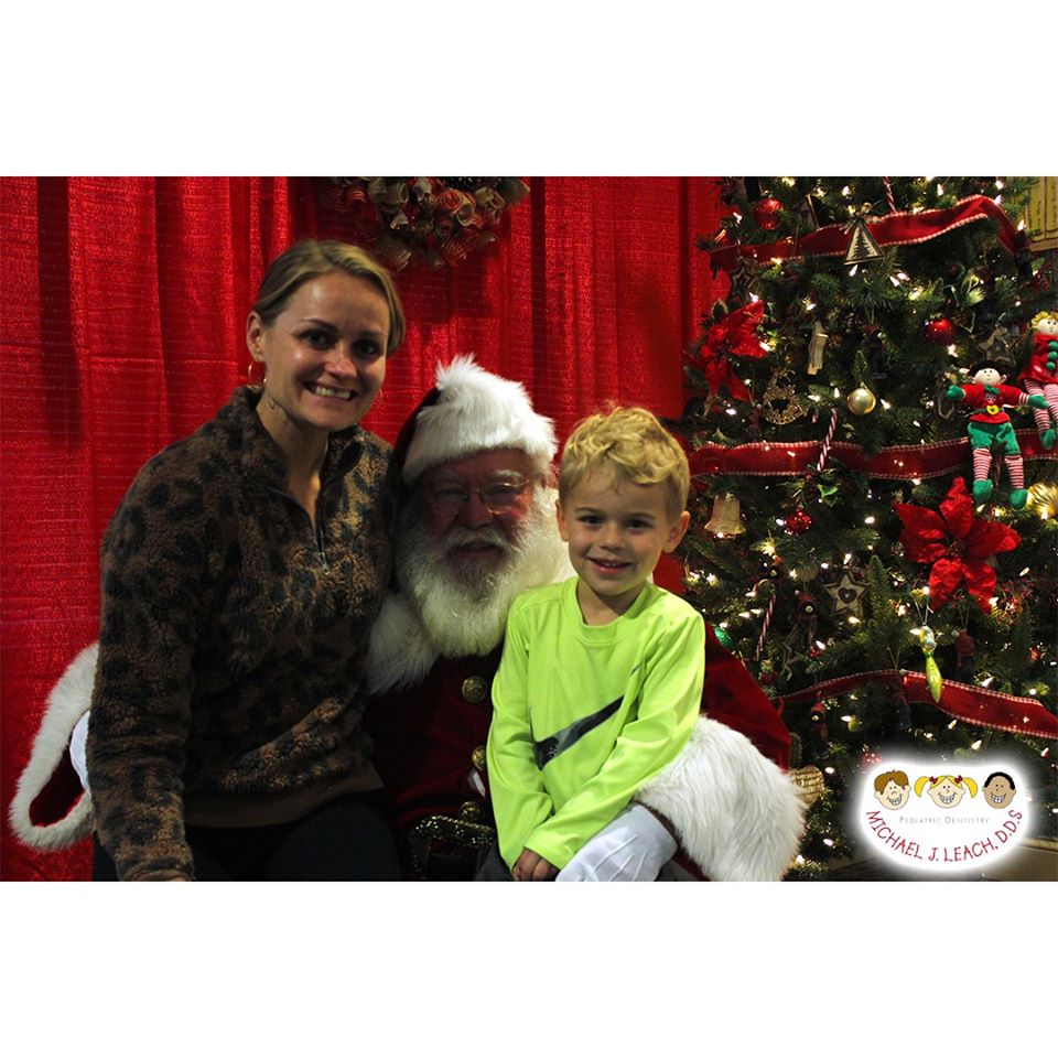 blonde_boy_with_mom_and_Santa