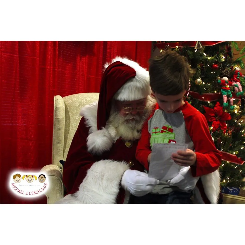 young_boy_reading_note_to_Santa