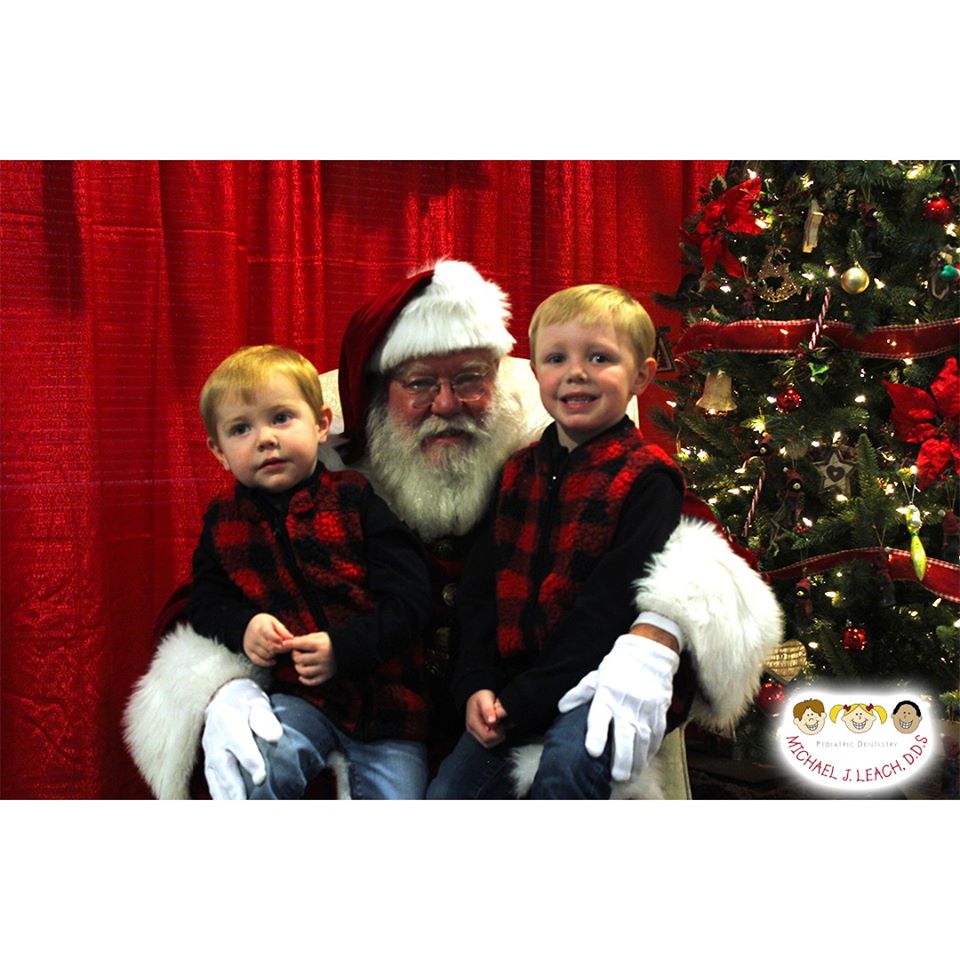 Santa_Party_2019_smiling_brothers