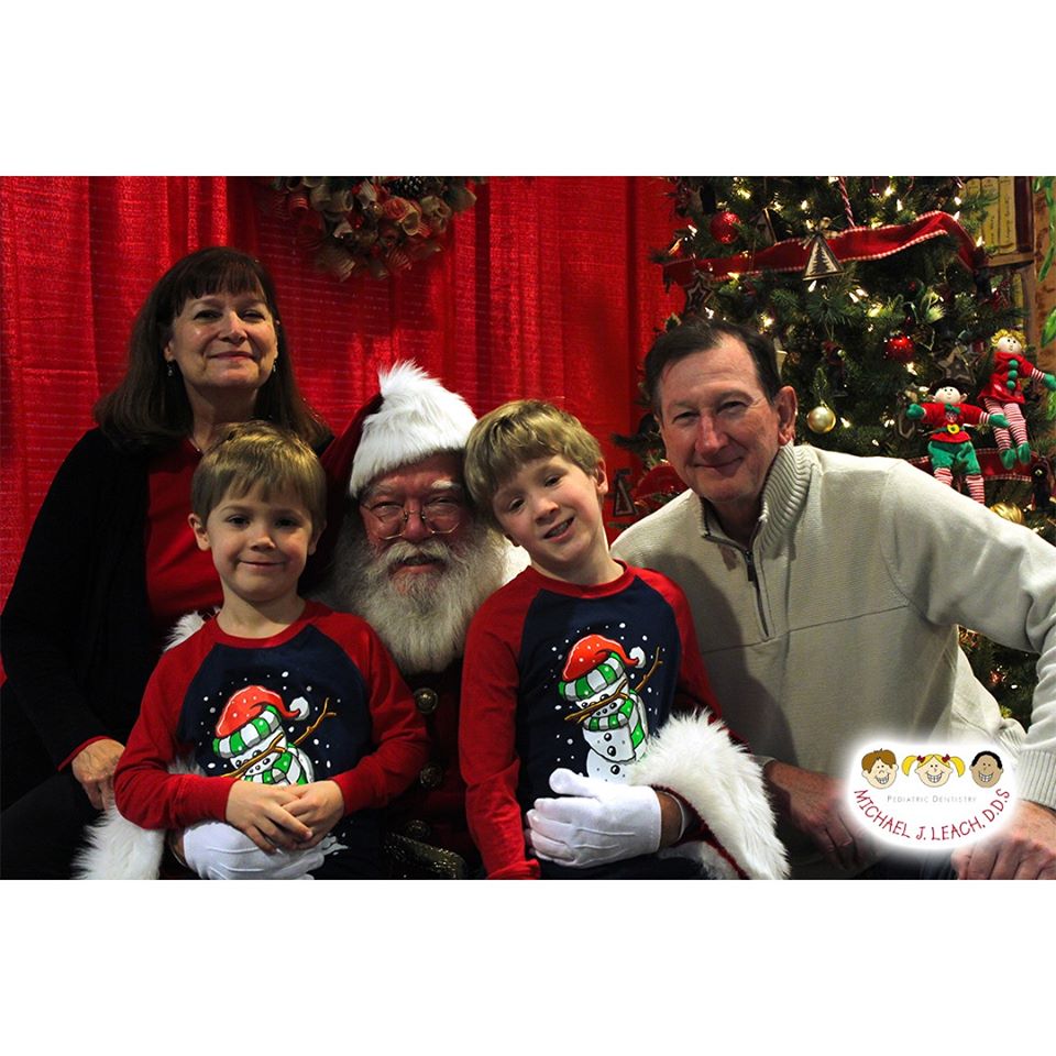 Family_with_Santa_Pediatric_Dentist_Office